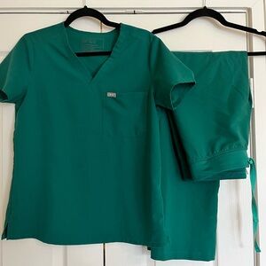 LIMITED EDITION FIGS Hunter Green Scrub Set